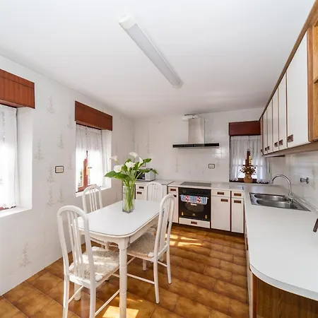 Altamira Sea & Mountain