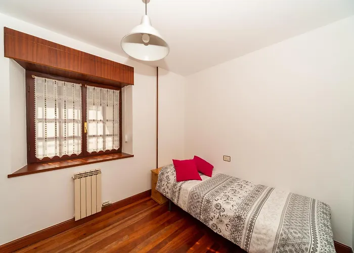 Altamira Sea & Mountain Busturia